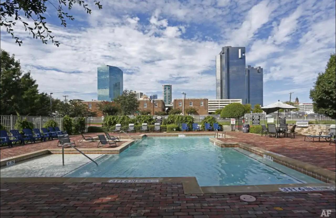 Cowboy Live, Laugh, & Loft Fort Worth 2 Bedroom Loft Downtown מראה חיצוני תמונה