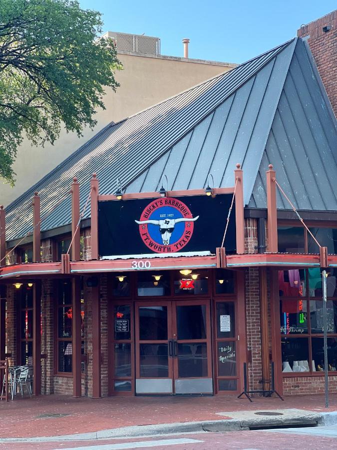 Cowboy Live, Laugh, & Loft Fort Worth 2 Bedroom Loft Downtown מראה חיצוני תמונה