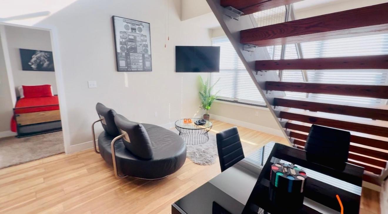Cowboy Live, Laugh, & Loft Fort Worth 2 Bedroom Loft Downtown מראה חיצוני תמונה